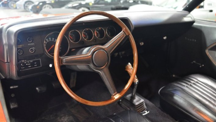 '71 Plymouth Hemi 'Cuda 4-Speed (5).jpg