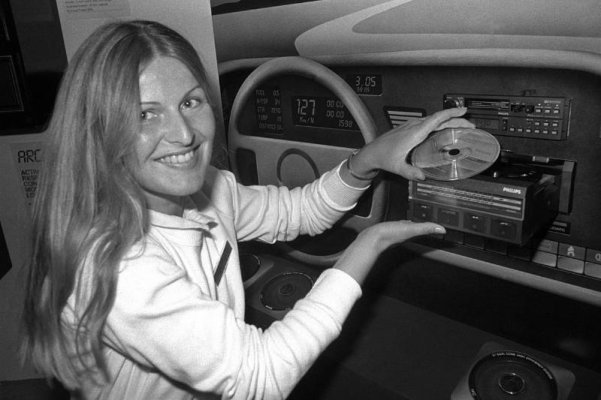 ifa-messeneuheit-1983-cd-player-fur-das-auto.-97624.jpeg