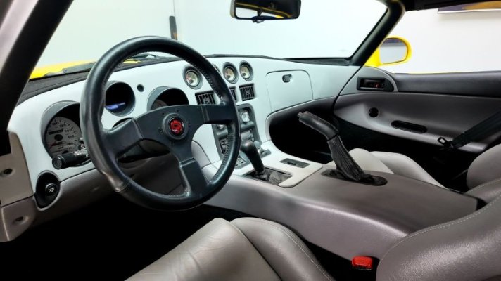 rare-color-1994-dodge-viper-r-t-10-has-everything-low-mileage-low-price-all-original_16.jpg