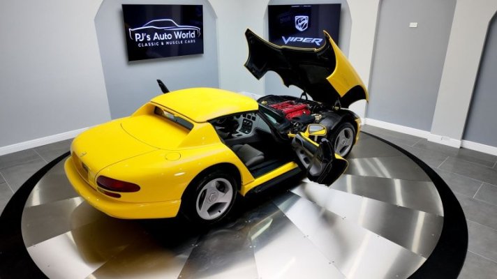 rare-color-1994-dodge-viper-r-t-10-has-everything-low-mileage-low-price-all-original_15.jpg