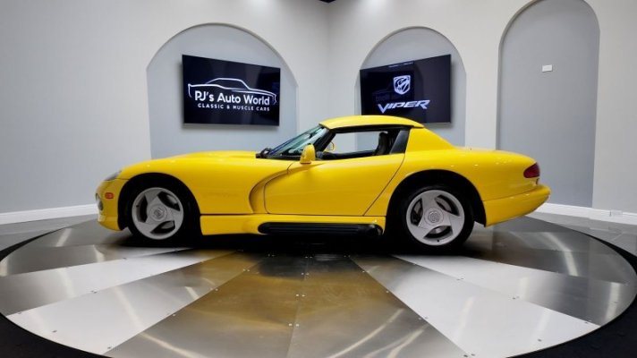 rare-color-1994-dodge-viper-r-t-10-has-everything-low-mileage-low-price-all-original_7.jpg