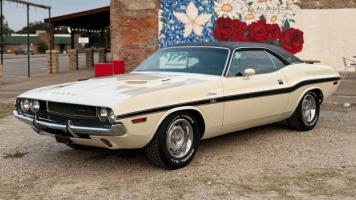 '70 Dodge Challenger RT SE (12)a.jpg