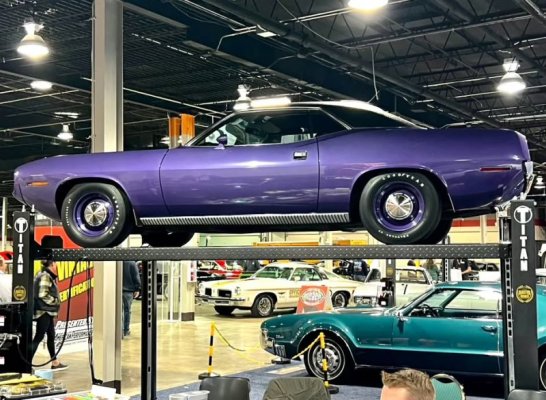 1970-hemicuda-survivor-has-it-all-low-miles-cool-color-bottom-end-patina-one-owner_47.jpg