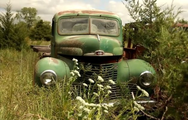 1947-international-kb-3-truck-abandoned-in-the-bushes-springs-back-to-life-after-30-years_1.jpg