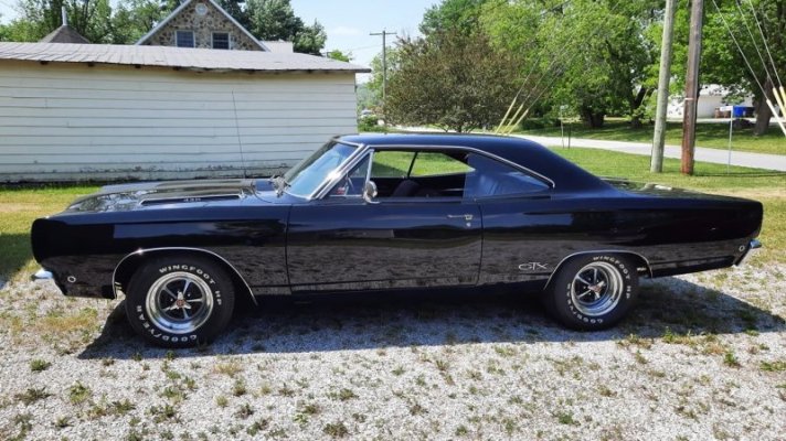 Plymouth '68 GTX (35).jpg