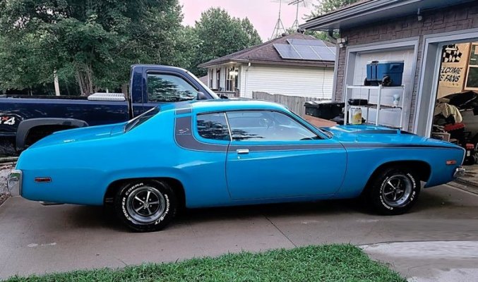 Plymouth '73 Road Runner  (5).jpg