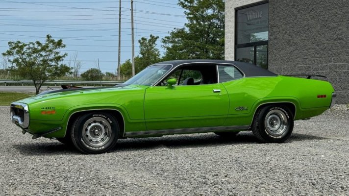 Plymouth '71 GTX 440 + 6 (4).jpg