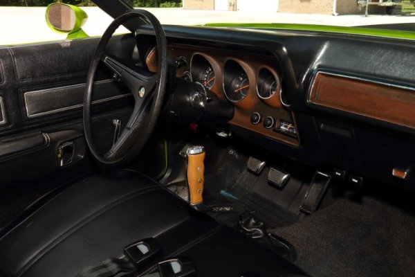 it-doesn-t-get-rarer-than-this-1971-road-runner-flaunts-hemi-4-speed-setup_8.jpg