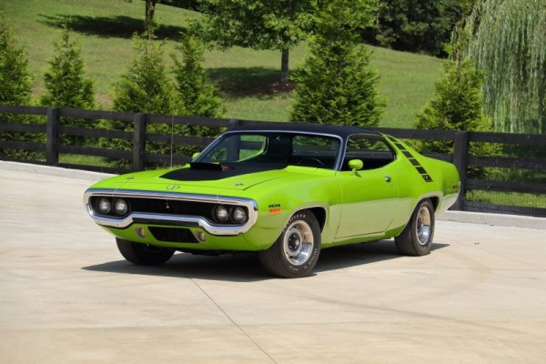 it-doesn-t-get-rarer-than-this-1971-road-runner-flaunts-hemi-4-speed-setup-244294_1.jpg