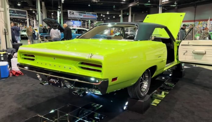 1970-plymouth-road-runner-restored-to-perfection-flaunts-rare-hemi-setup_12.jpg