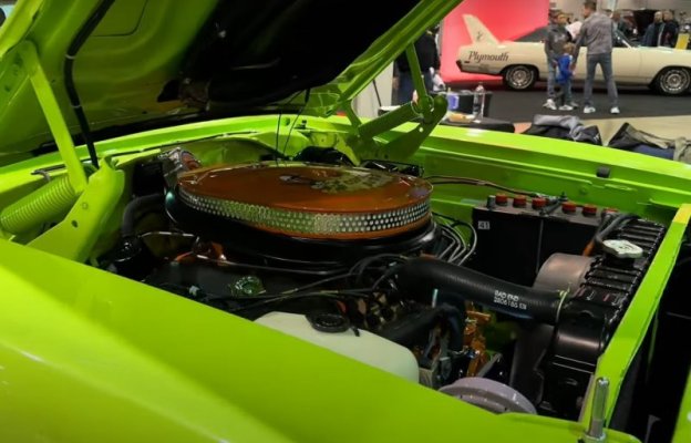 1970-plymouth-road-runner-restored-to-perfection-flaunts-rare-hemi-setup_3.jpg
