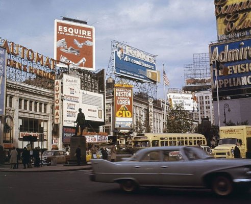 Everyday Life of New York City in the 1960s (24).jpg