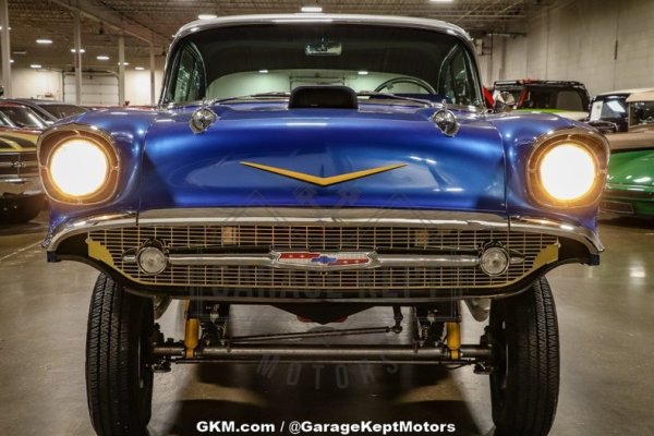 dealer-selling-customized-1957-chevy-bel-air-with-new-muscle-car-sized-price-tag_7.jpg