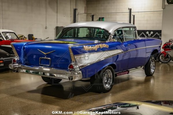 dealer-selling-customized-1957-chevy-bel-air-with-new-muscle-car-sized-price-tag_3.jpg