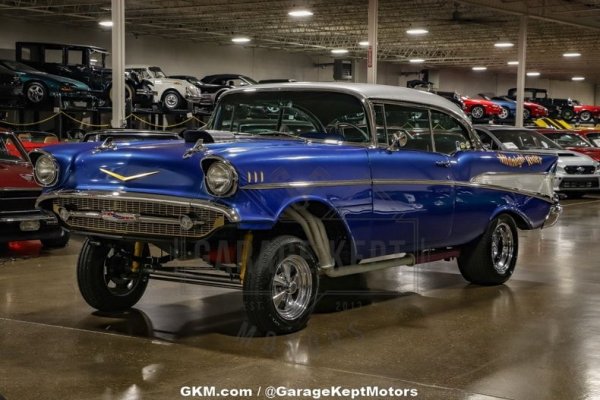 dealer-selling-customized-1957-chevy-bel-air-with-new-muscle-car-sized-price-tag_2.jpg