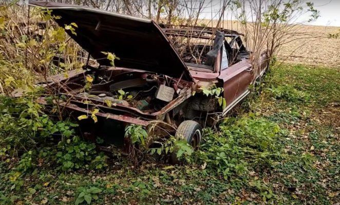 youtuber-finds-ultra-rare-1970-dodge-charger-r-t-on-a-field-is-it-worth-saving_14.jpg