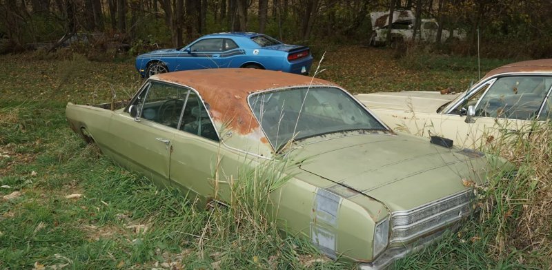 youtuber-finds-ultra-rare-1970-dodge-charger-r-t-on-a-field-is-it-worth-saving_12.jpg