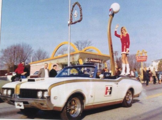 Nikki Christmas parade.jpg