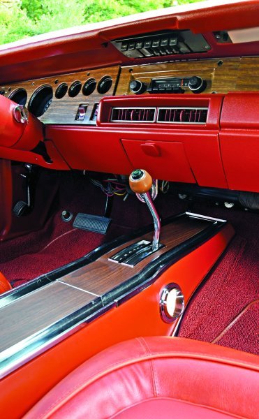mm256-stock-1970-gtx-intdetails-shifter-074-gtx-morrow.jpg