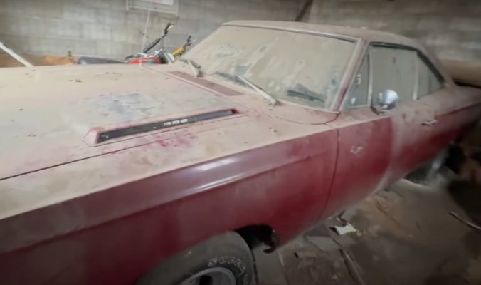 mopar-barn-finds-plymouth-road-runners-parked-for-decades-need-a-second-chance_7.jpg