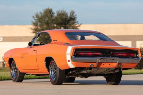 Dodge '69 Hemi Charger 500 4-Speed (2).jpg