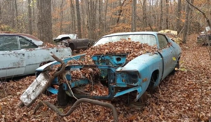 mopar-stash-hidden-in-the-woods-includes-road-runners-and-super-rare-satellite_1.jpg