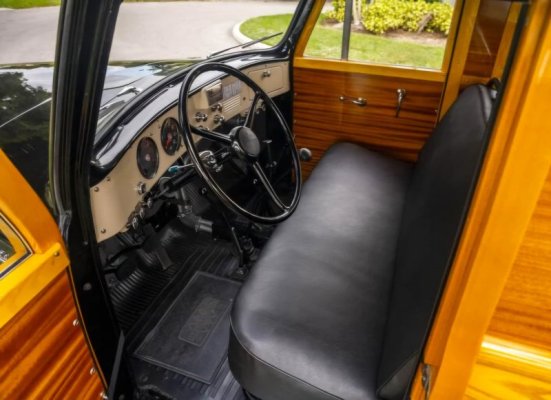 International-Harvester-R140-4x4-26-768x512.jpg