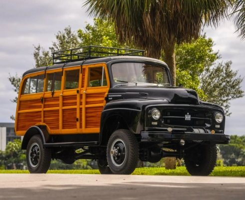 International-Harvester-R140-4x4-16.jpg