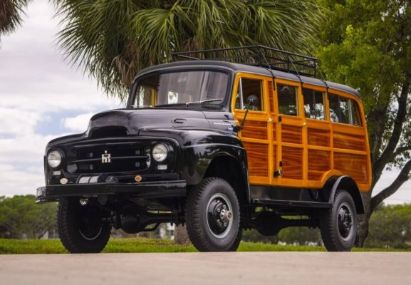 International-Harvester-R140-4x4-5.jpg
