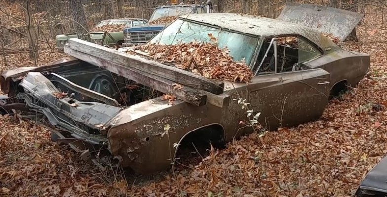 mopar-stash-hidden-in-the-woods-includes-road-runners-and-super-rare-satellite_13.jpg