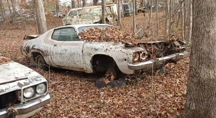mopar-stash-hidden-in-the-woods-includes-road-runners-and-super-rare-satellite_6.jpg