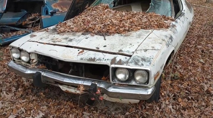 mopar-stash-hidden-in-the-woods-includes-road-runners-and-super-rare-satellite-244774_1.jpg