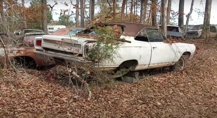 mopar-stash-hidden-in-the-woods-includes-road-runners-and-super-rare-satellite_14.jpg