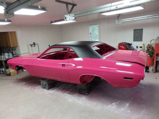 wrecked-parked-for-decades-restored-1970-dodge-challenger-is-a-rare-fm3-mopar_11.jpg
