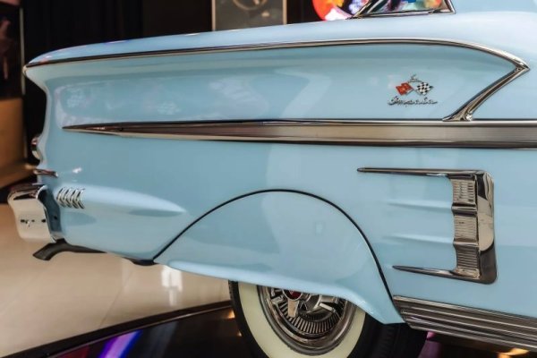 dealer-sells-spotless-1958-chevy-impala-with-the-perfect-engine-under-the-hood_3.jpg