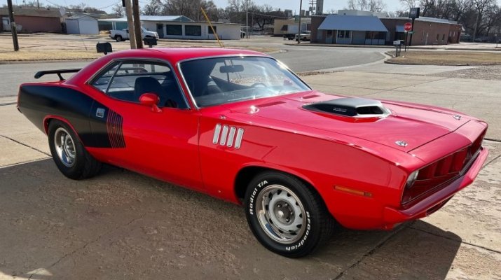 '71 Plymouth Hemi 'cuda (47).jpg