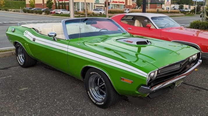'71 Dodge Challenger RT 440 Six Pack convertible (17).jpg