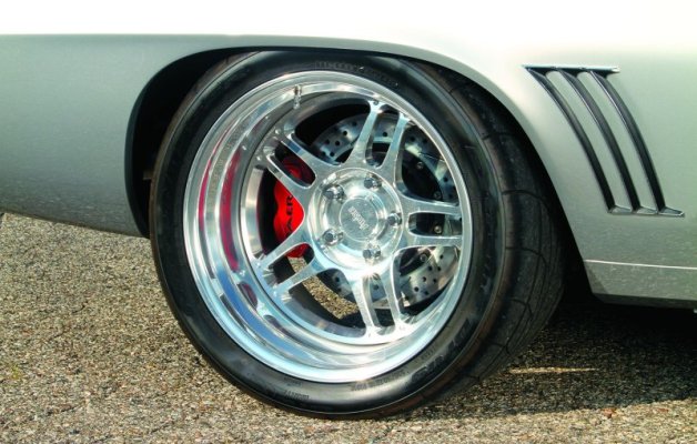 mm256-mod-1969-camaro-exdetails-reartire-7791-2.jpg