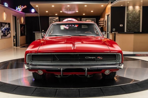 1968-dodge-charger-r-t-looks-like-a-rockstar-in-the-spotlight-has-just-1250-miles_1.jpg