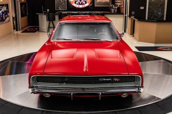 1968-dodge-charger-r-t-looks-like-a-rockstar-in-the-spotlight-has-just-1250-miles_2.jpg