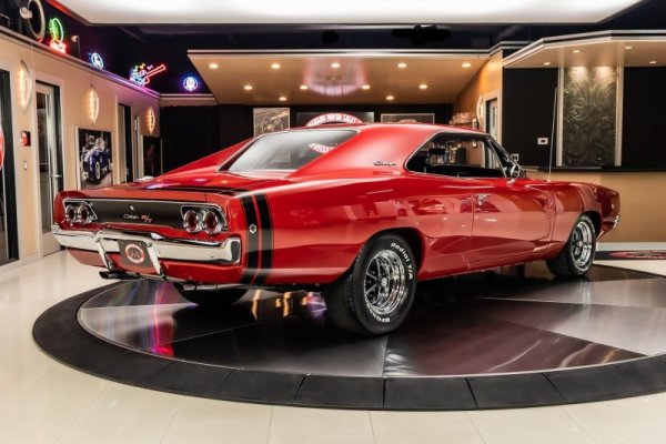 1968-dodge-charger-r-t-looks-like-a-rockstar-in-the-spotlight-has-just-1250-miles_5.jpg