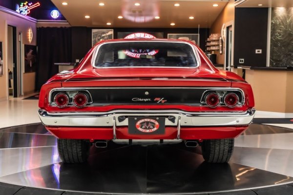 1968-dodge-charger-r-t-looks-like-a-rockstar-in-the-spotlight-has-just-1250-miles_7.jpg