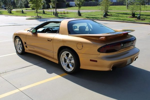 this-ultra-rare-98-firebird-trans-am-is-the-forrest-gump-of-pontiacs-sells-for-60000_17.jpg