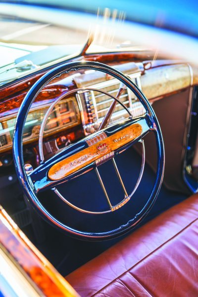 cc244-feat-chry-steeringwheel-058a.jpg