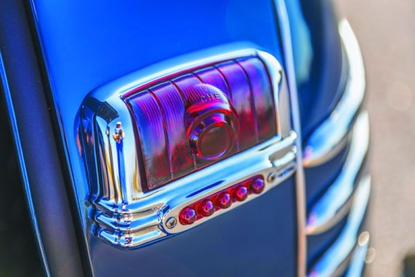 cc244-feat-chry-taillight-050a.jpg