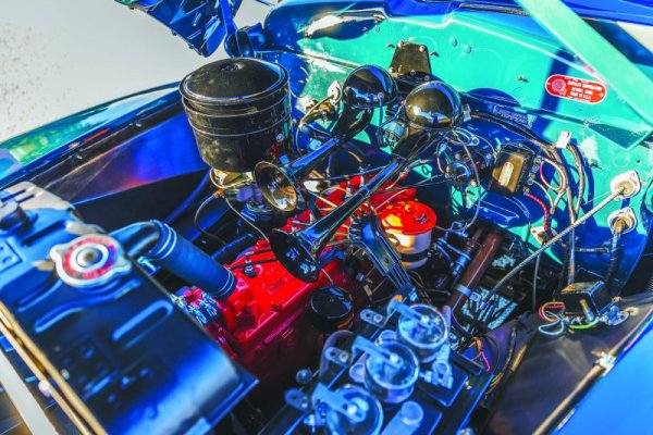 cc244-feat-chry-engine1-042a.jpg