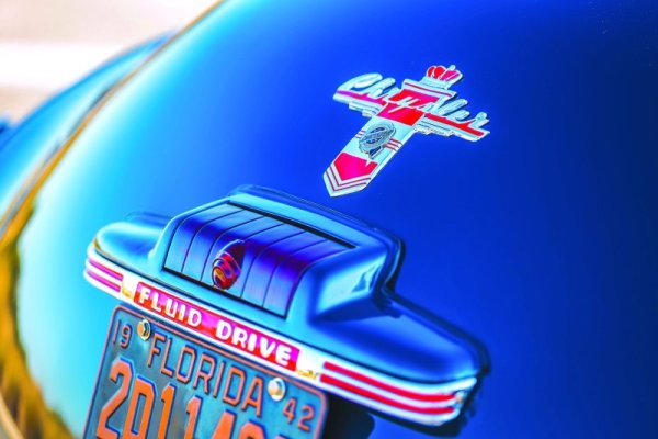 cc244-feat-chry-rearbadge-light-018a.jpg