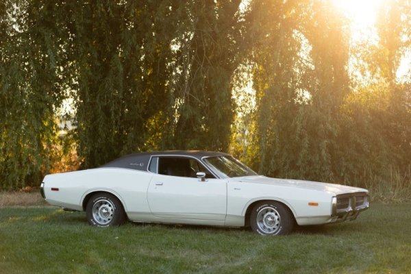 owner-doesn-t-need-1972-charger-se-survivor-bought-new-by-his-mother-440-cuda-is-better_26.jpg