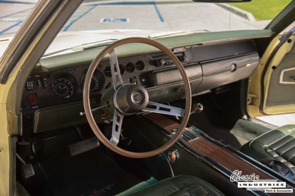 70_Charger_Cream_Yellow_Steering_Wheel.jpg