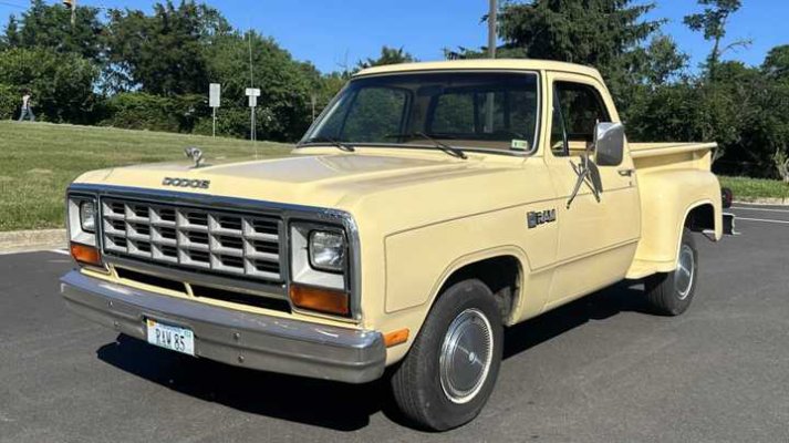 1985-dodge-d150-front.jpg